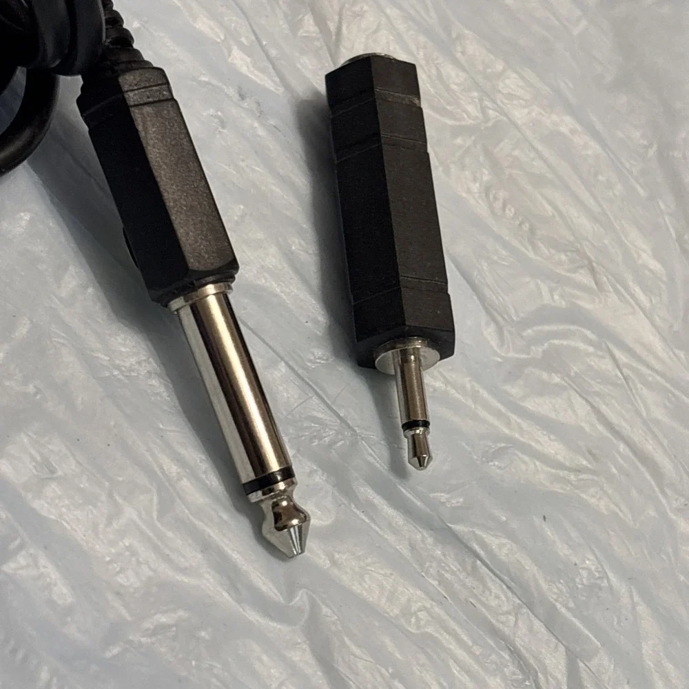 Universal Wired Dynamic Microphone 9.5ft Cord 1/4
